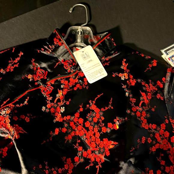 Shanghai green black and red Oriental top. XXXXL.fits like XL NWT ornate - Picture 2 of 12